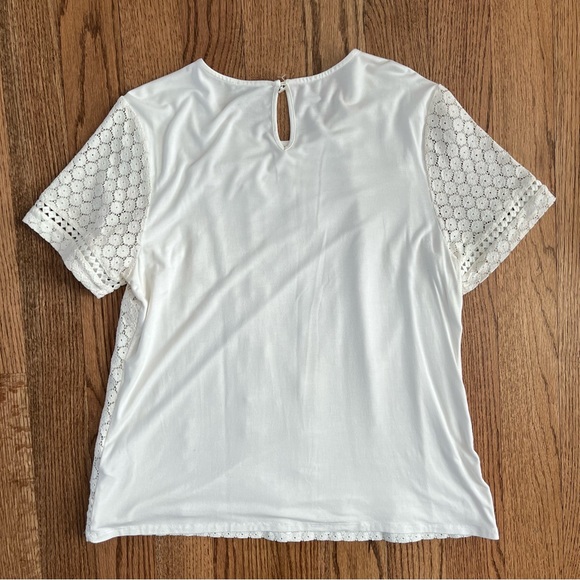 ๐ EUC Badgley Mischka white lace top - Picture 8 of 8